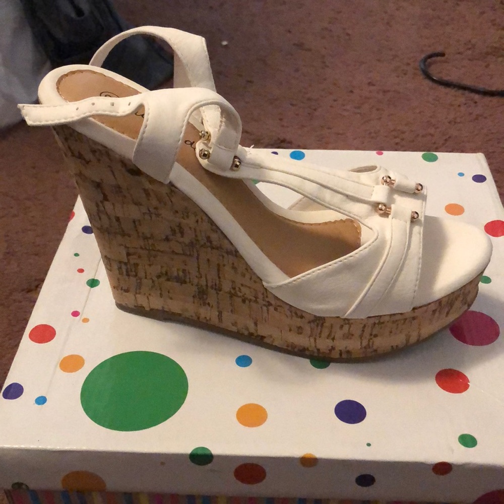 White wedges